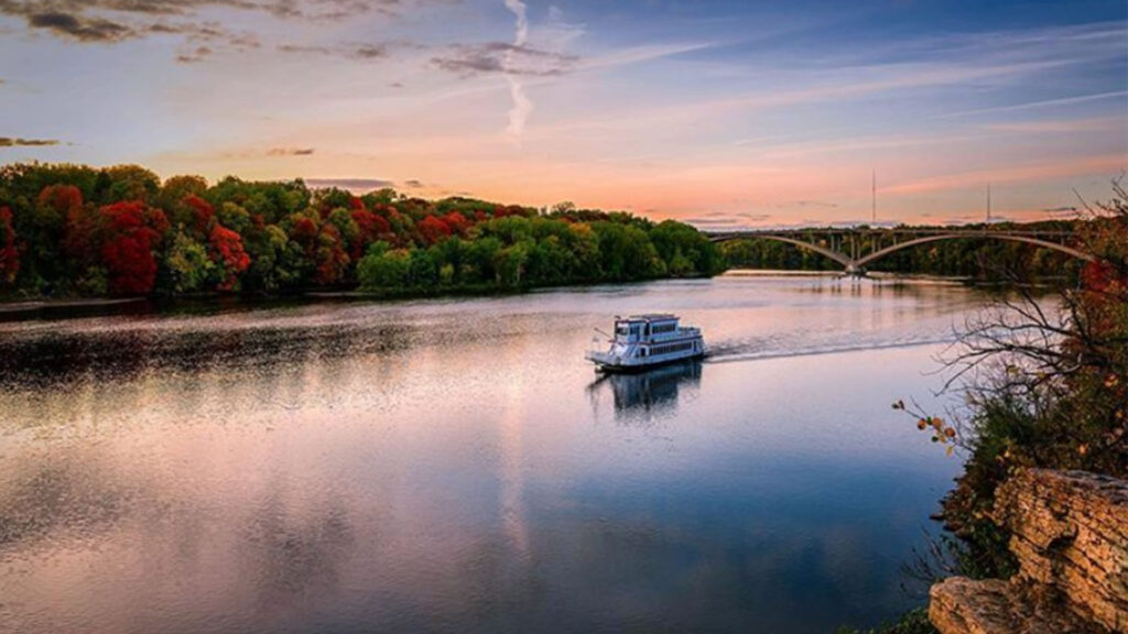 ParadiseCruises_SummerFunMN_0003_MQ Fall Colors - Dave Lawrance